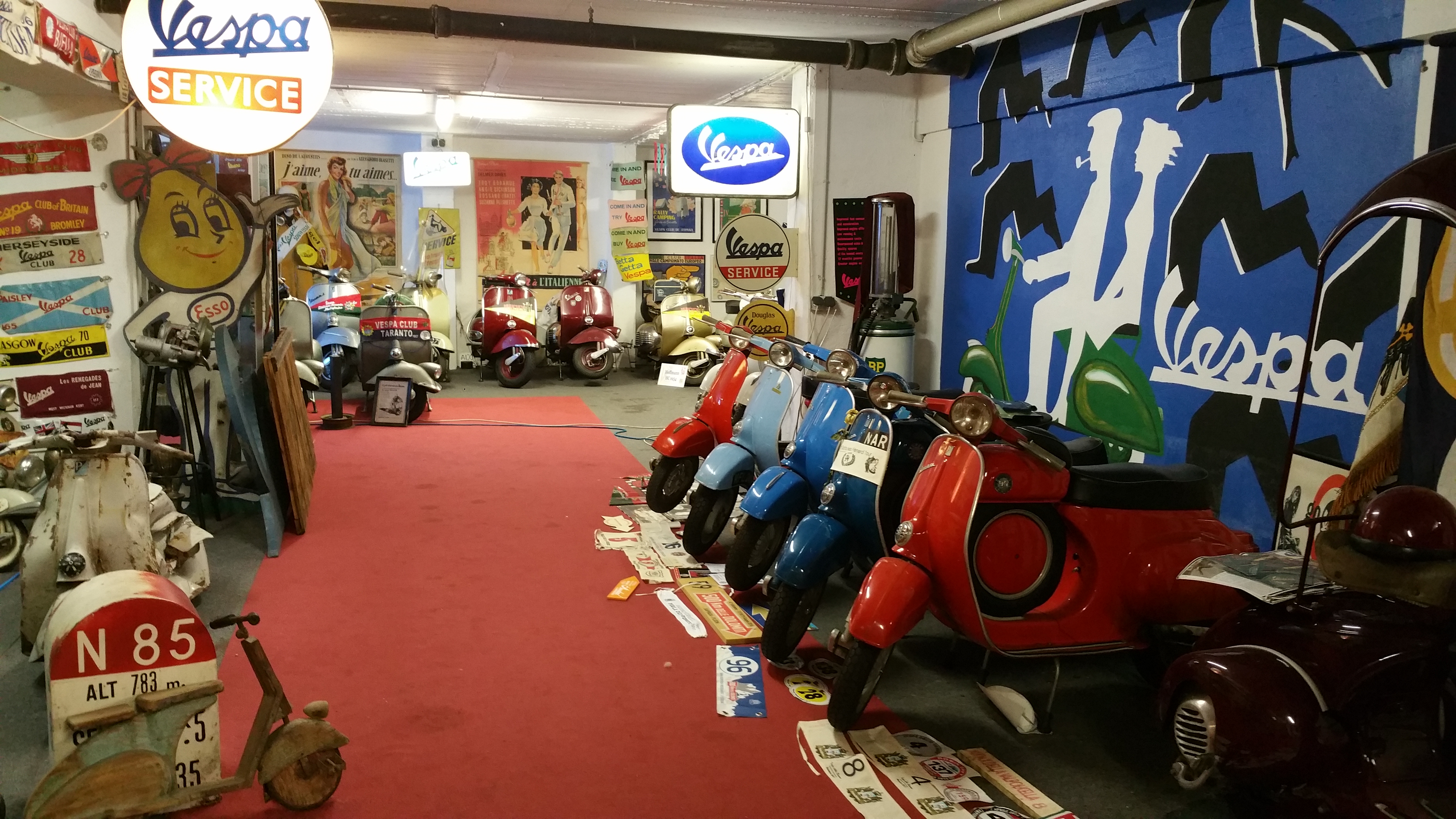 VESPA COLLECTION ROBIN DAVY MUNICH